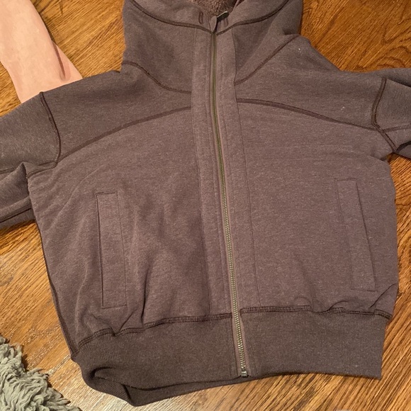 Reselling  - Reversible lululemon jacket - Picture 5 of 6